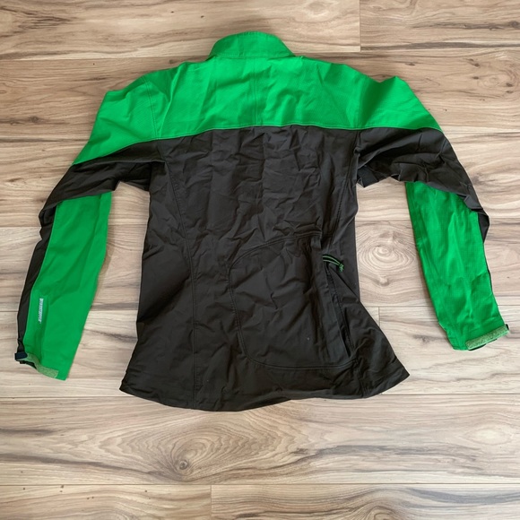 Arc’teryx women’s biking jacket size m - Picture 2 of 3